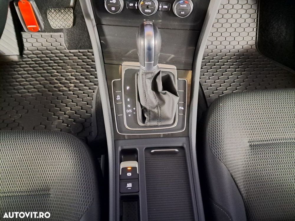 Volkswagen Golf - 15