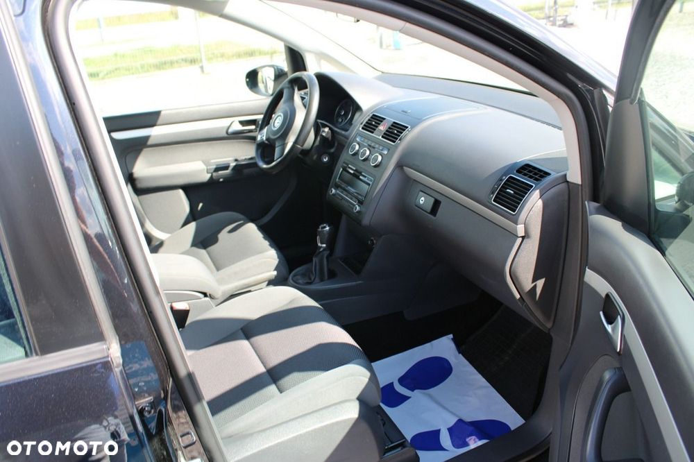 Volkswagen Touran - 22