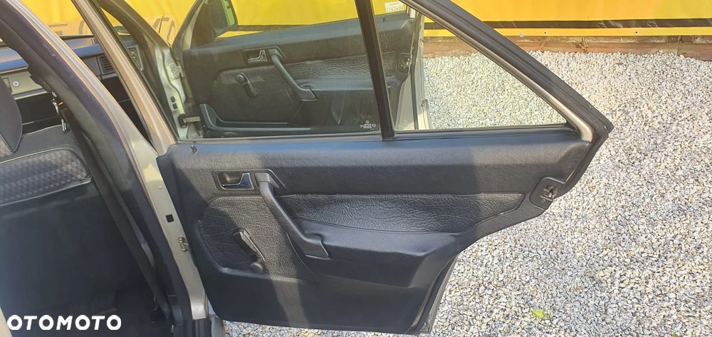 Mercedes-Benz W201 (190) - 16