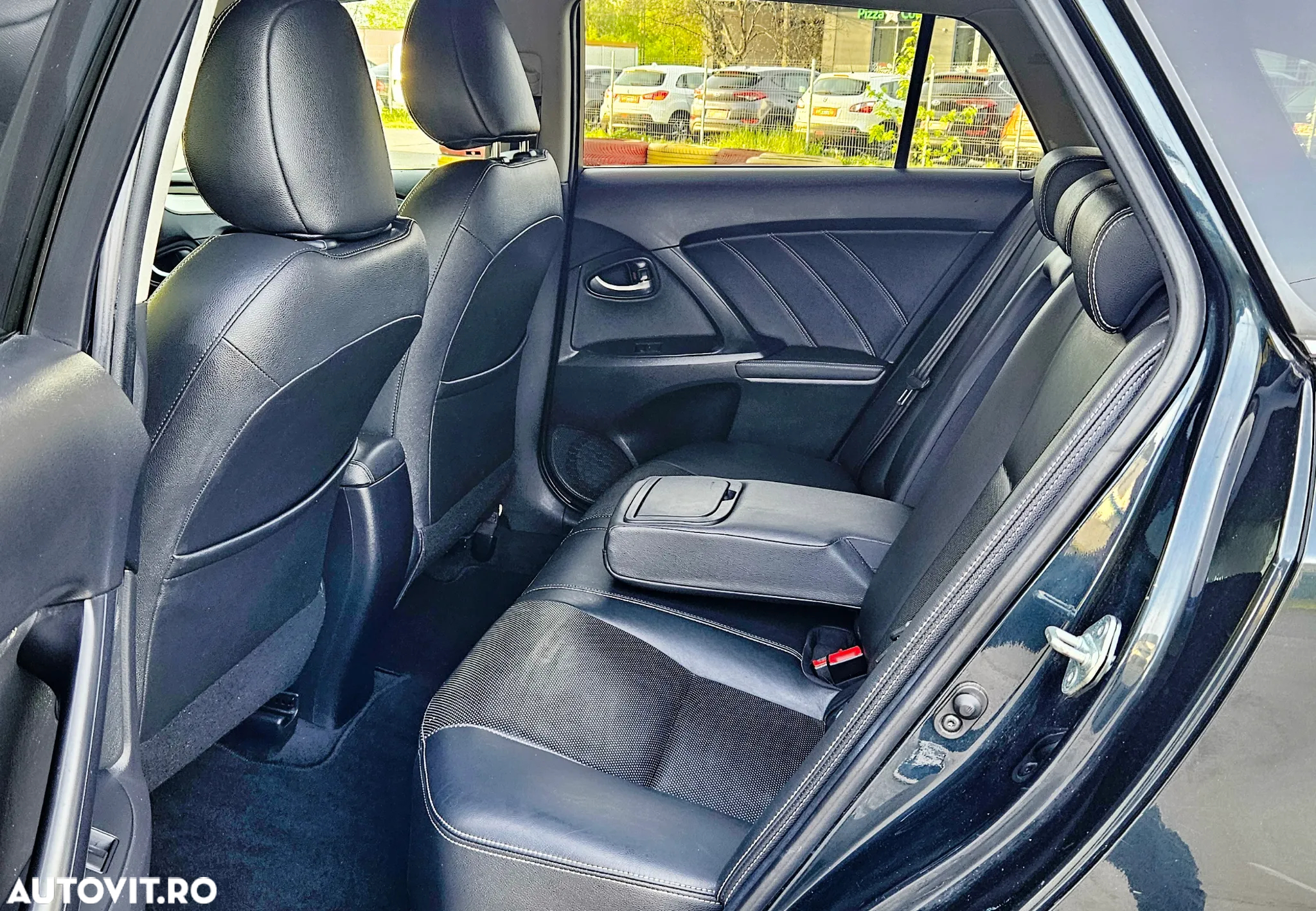 Toyota Avensis 1.6 D-4D Executive - 8