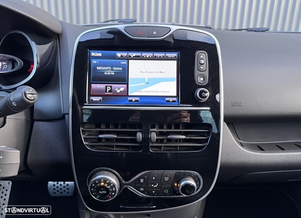 Renault Clio TCe 220 EDC R.S. Trophy - 25