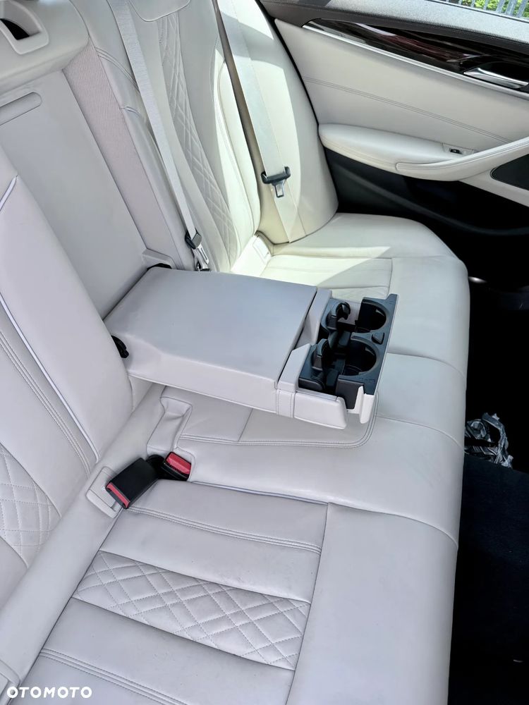 BMW Seria 5 530i xDrive Luxury Line - 22