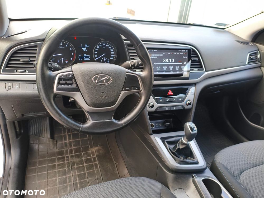 Hyundai Elantra 1.6 Comfort - 5
