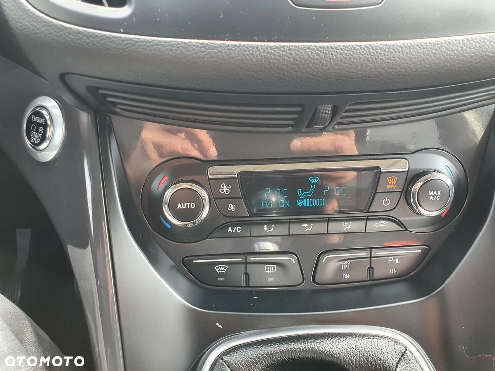 Ford Kuga 2.0 TDCi 2x4 Titanium - 21