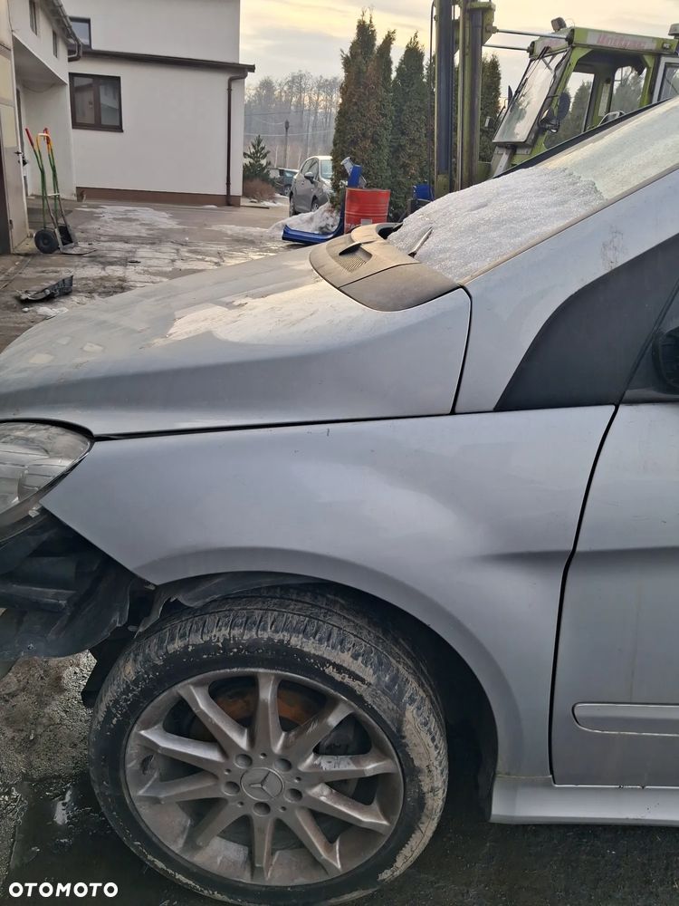 MERCEDES B-KLASA W245 05 761 BLOTNIK LEWY PRZOD - 1