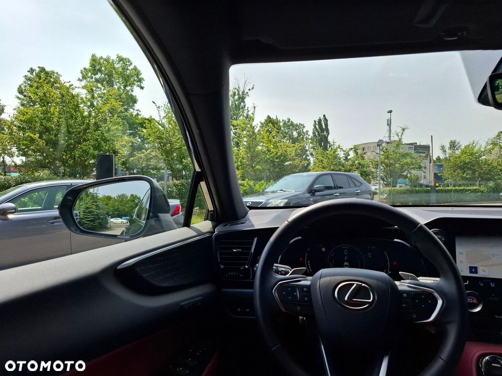 Lexus NX 350h Omotenashi AWD - 29