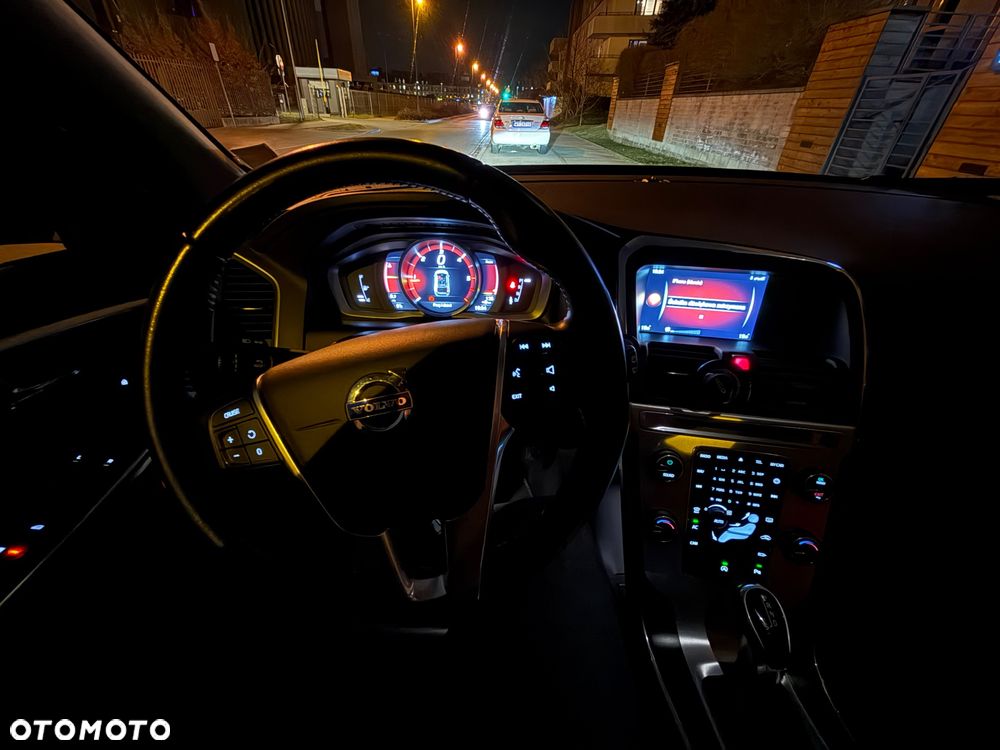 Volvo XC 60 D3 Drive-E Ocean Race - 22