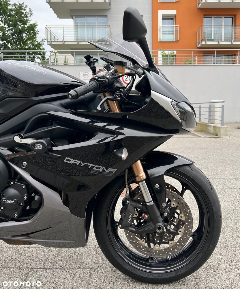 Triumph Daytona - 3