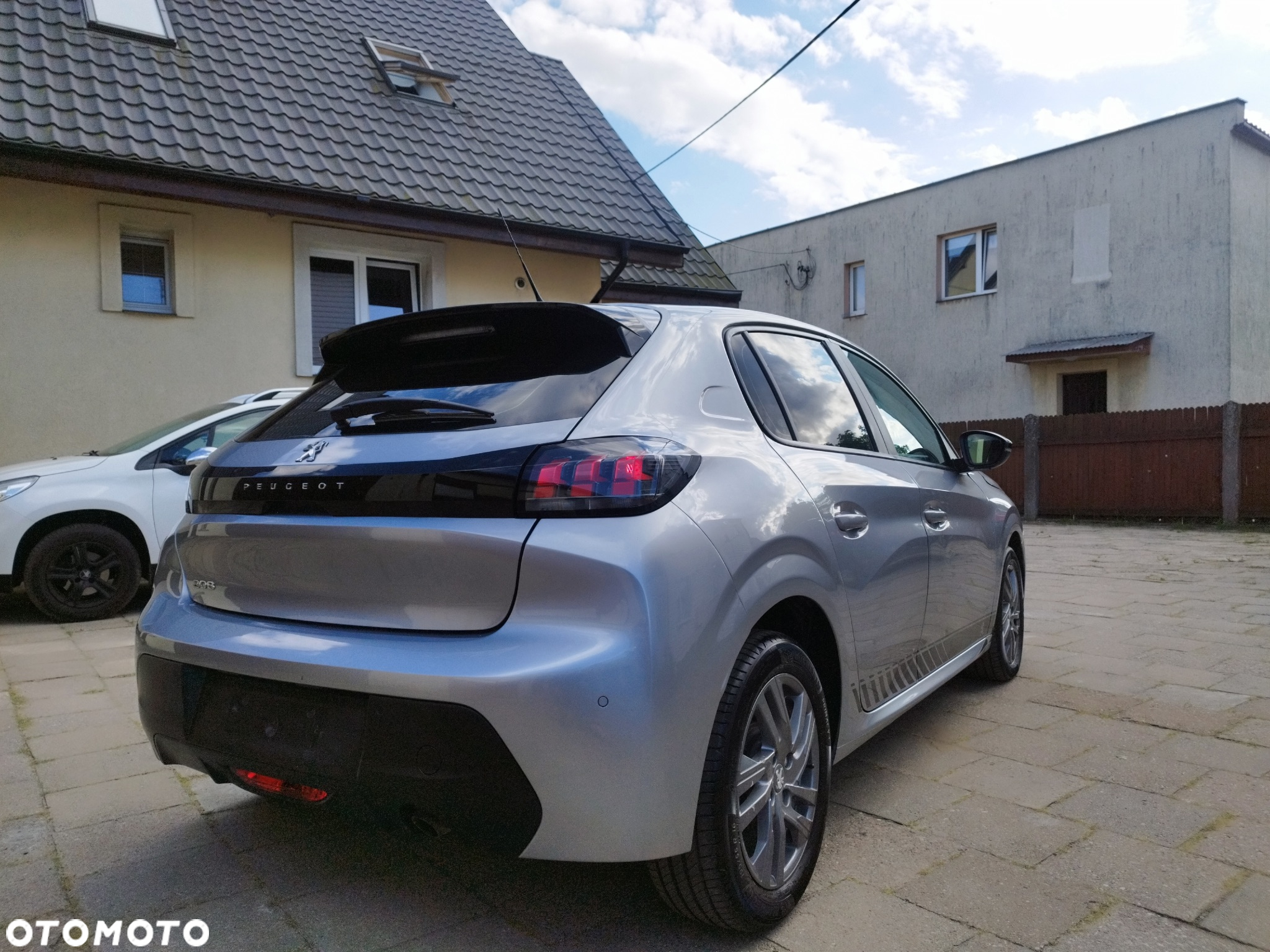 Peugeot 208 1.2 PureTech Allure S&S - 2