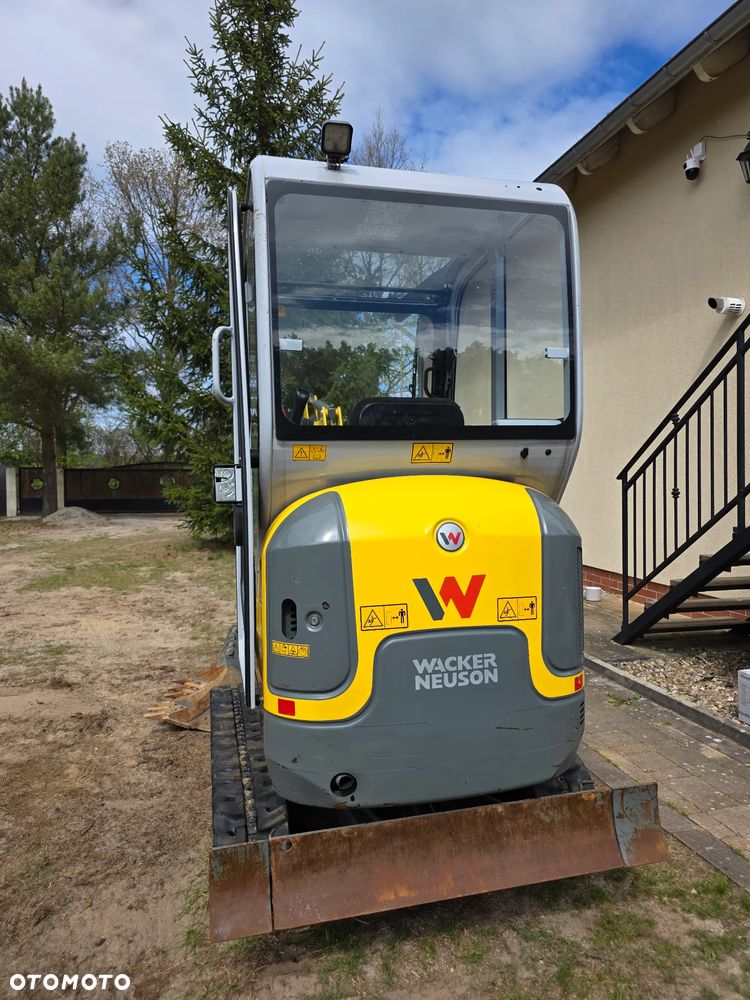 Wacker Neuson ET16 2023, stan idealny, niski przebieg 400mtg, szybkozłącze hydrauliczne, 3 x łyżka - 2