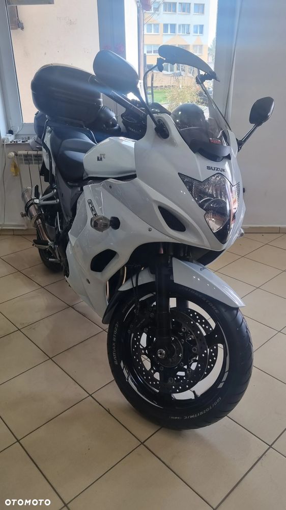 Suzuki GSX - 2
