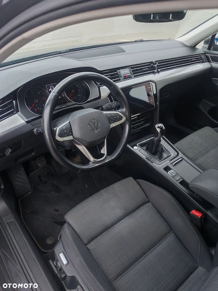 Volkswagen Passat 2.0 TDI SCR Comfortline - 18