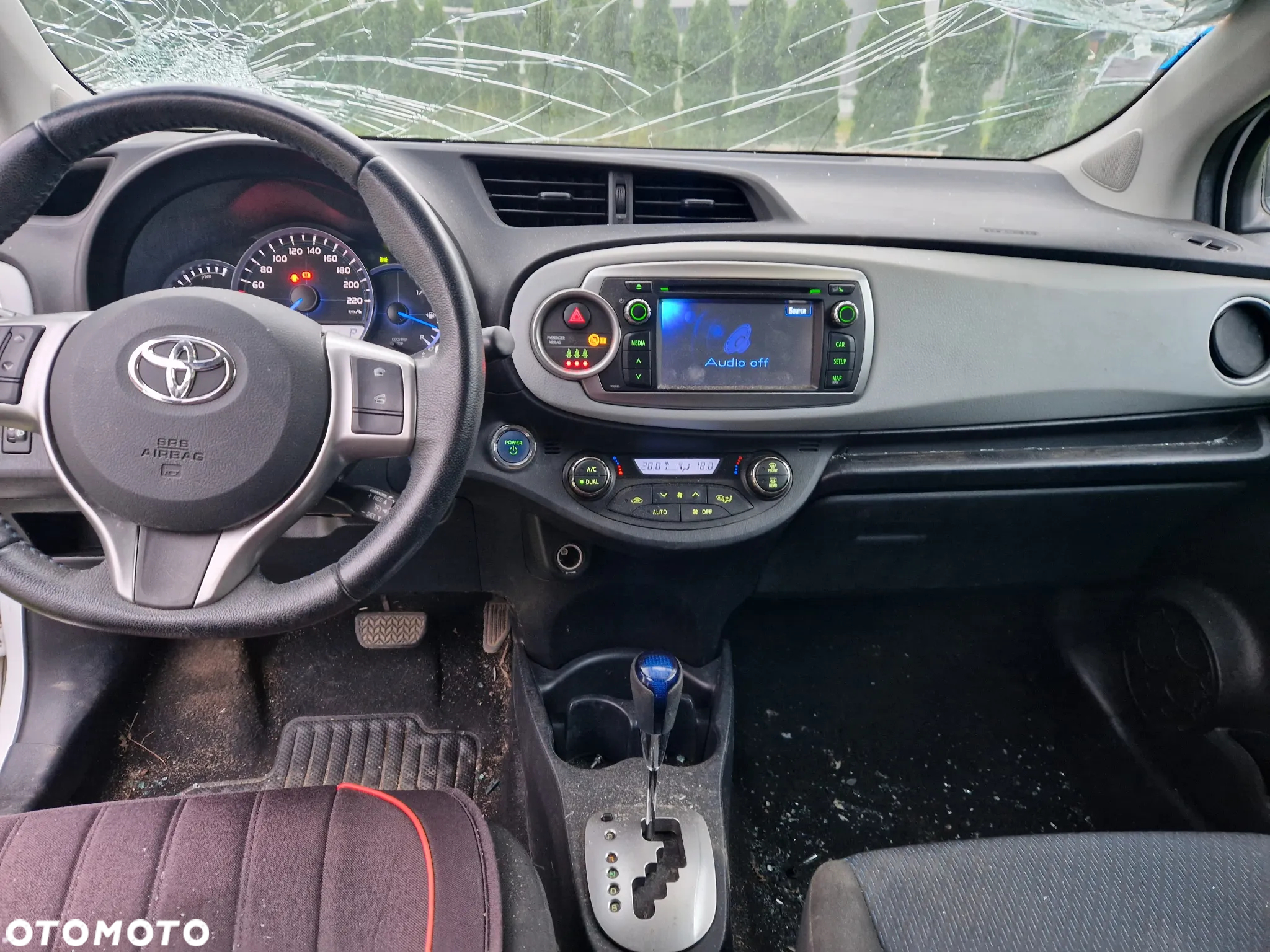 Toyota Yaris Hybrid 100 Active - 24
