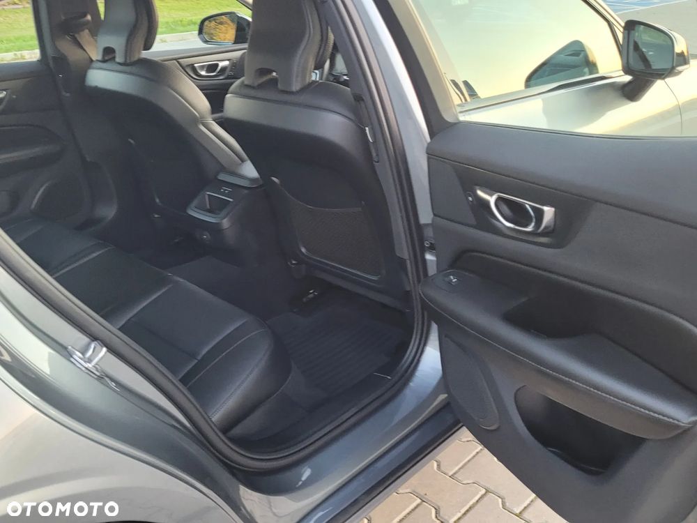 Volvo S60 T5 AWD Momentum Pro - 12
