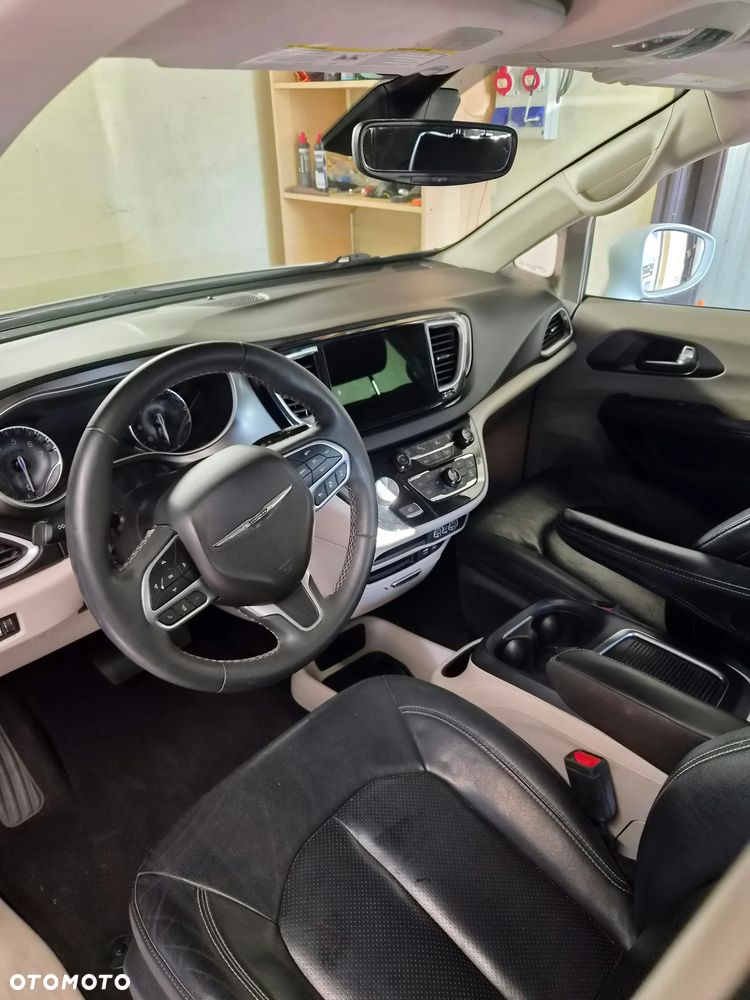 Chrysler Pacifica - 16