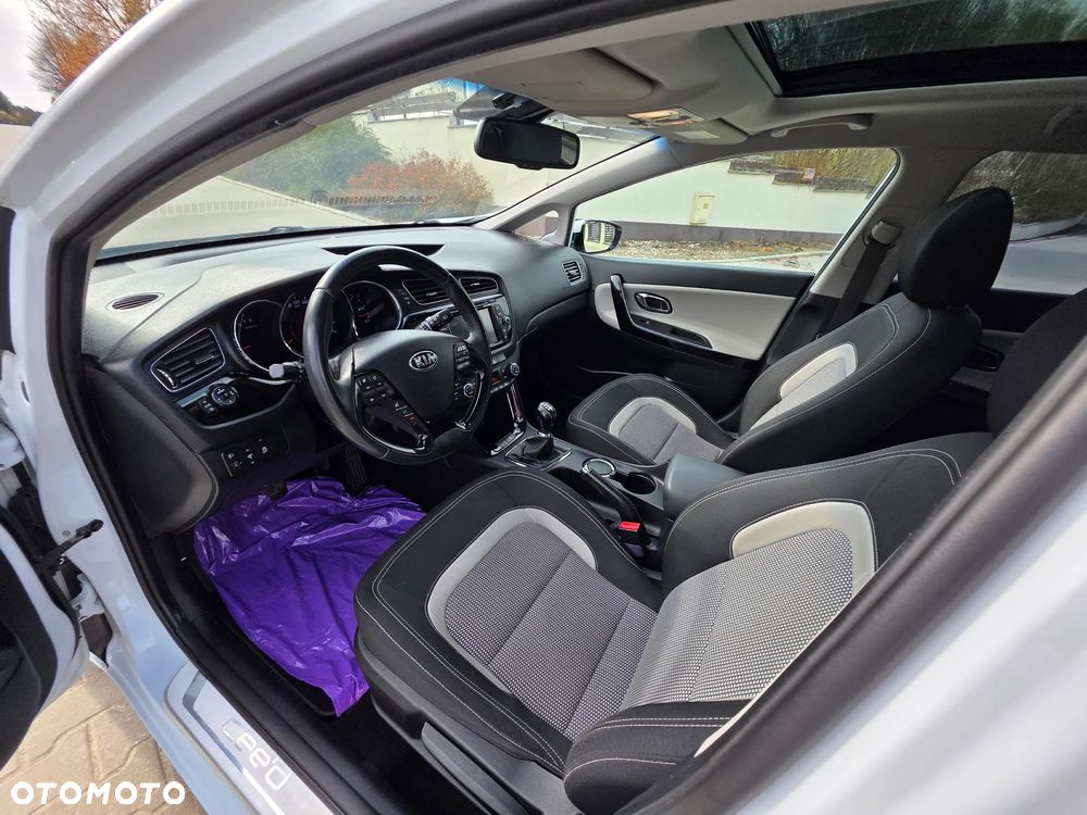 Kia Ceed 1.6 GDI Fifa World Cup Edition - 22