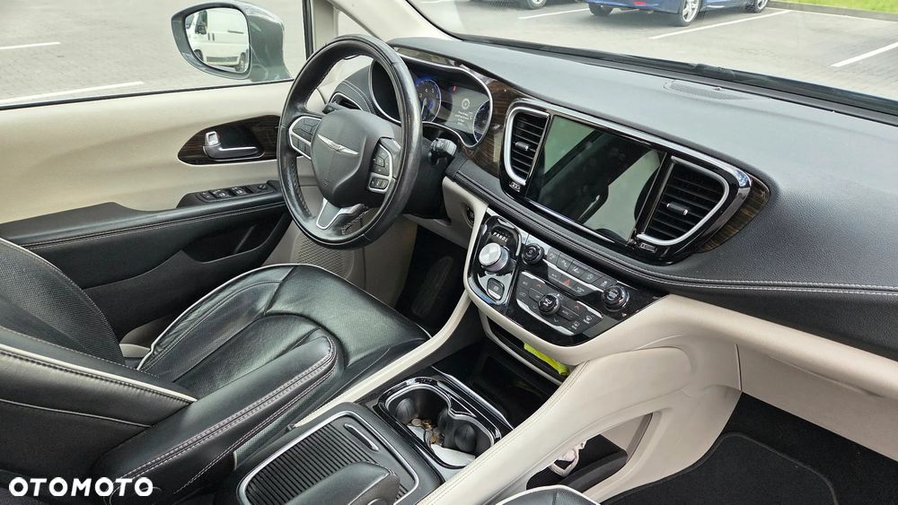 Chrysler Pacifica - 13