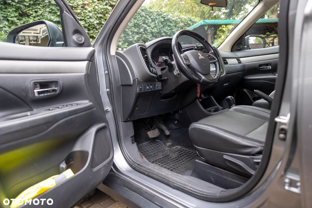 Mitsubishi Outlander - 11