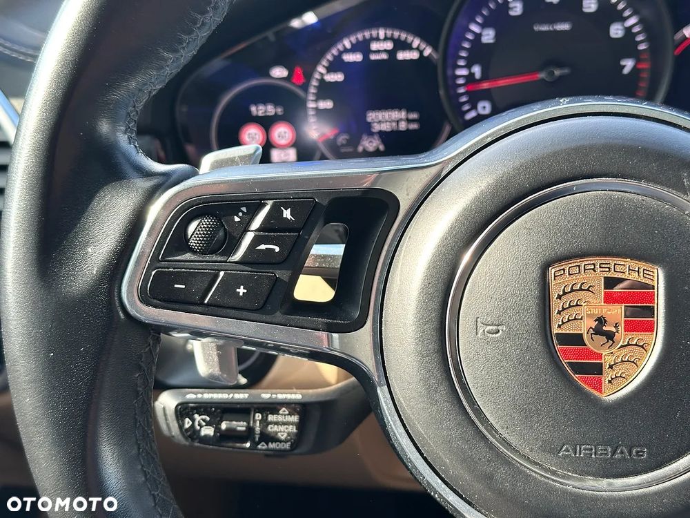 Porsche Cayenne - 21