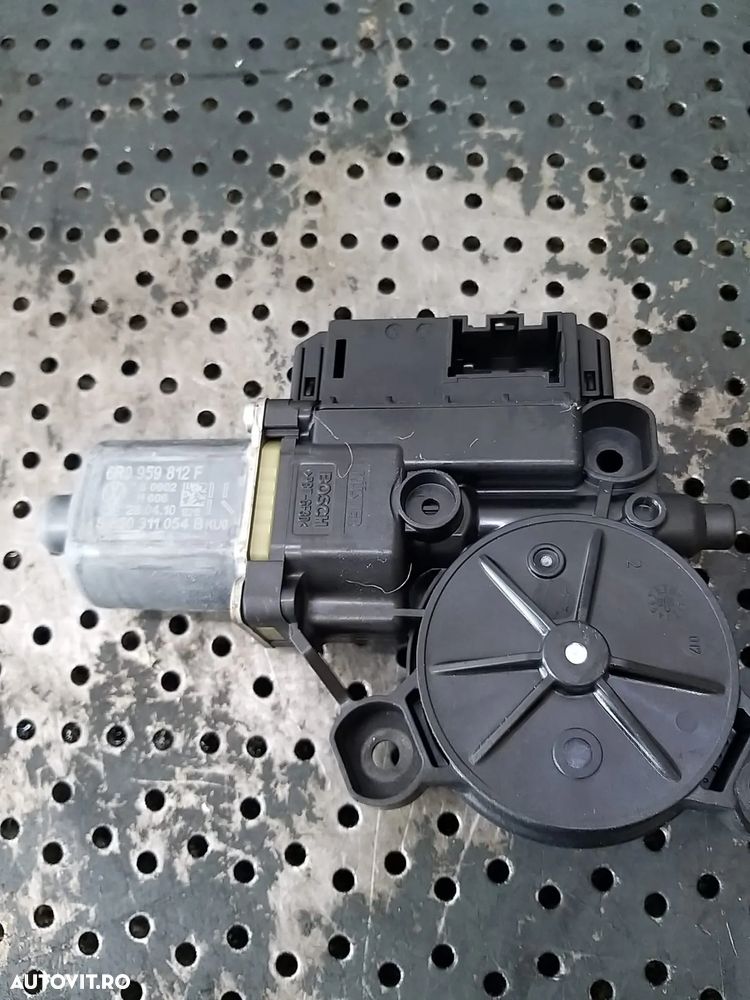 Motoras macara dreapta spate vw polo 6r 0130822533 6r0959812f - 3