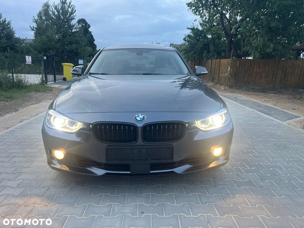 BMW Seria 3 320i Luxury Line - 6