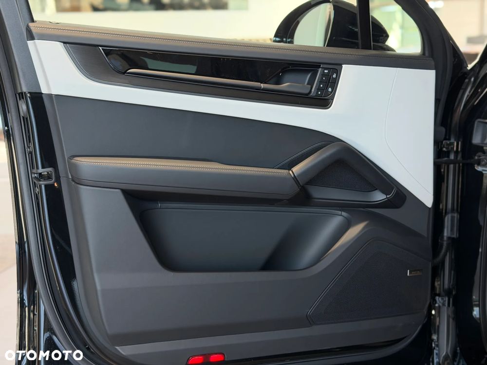 Porsche Cayenne E-Hybrid PHEV Black Edition - 20