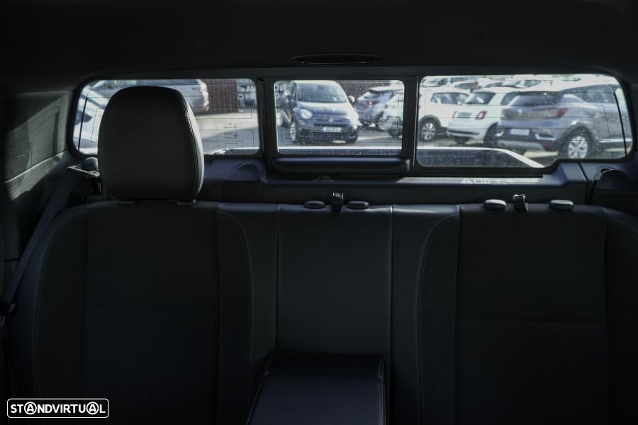 Mercedes-Benz X 250 - 41