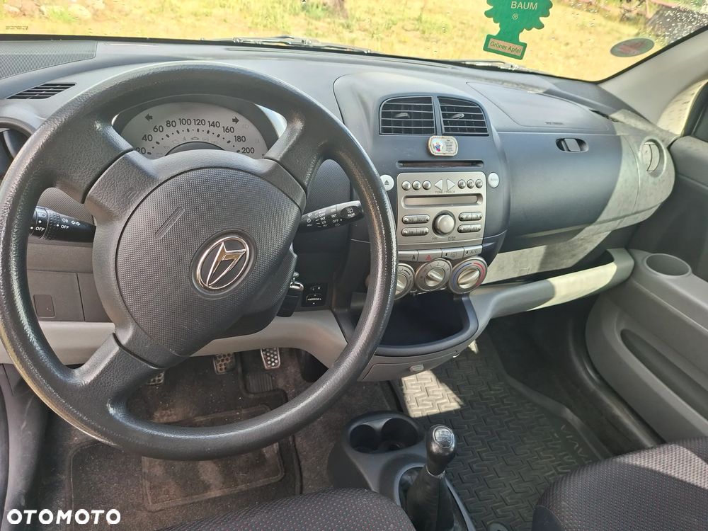 Daihatsu Sirion 1.0 - 8