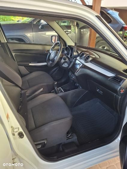 Suzuki Swift 1.2 Premium Plus - 6