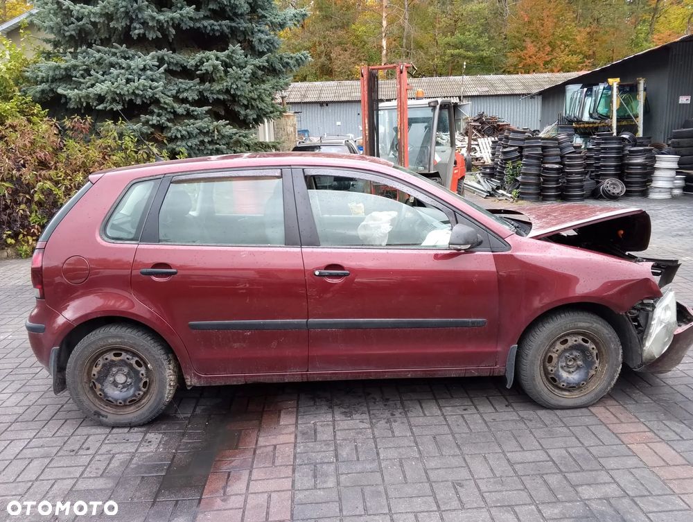 Volkswagen Polo 9N3 FL (05-09.) 1.2 B 59KM. Silnik BBM Skrzynia JHN/LVC  lakier LC3R.Cały na części. GWARANCJA !!! Przód Tył Zestaw Komplet Drzwi Klapa Zderzak Błotnik Maska Grill Atrapa Szyba Pas Lampa Lusterko Boczki Fotel Kanapa Kokpit Deska Rozdzielcza Przełącznik Włącznik Sterownik Przewody Wiązka Instalacja Moduł Komputer Czujnik Listwa Pompa Alternator Wtryski Głowica Rozrusznik Kompresor Sprzęgło Dwumas Silnik Skrzynia ABS Klimatyzacji Paliwa Wspomagania Kolektor Turbina Przepustnica Zawór Chłodnica Koło Hak Belka Sanki Zawieszenie Mcpherson Półoś Amortyzator Wydech Tłumik Zacisk Most - 7