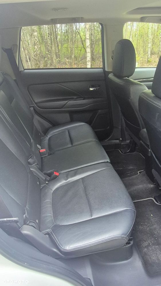 Mitsubishi Outlander 2.0 Instyle Navi 4WD CVT - 11