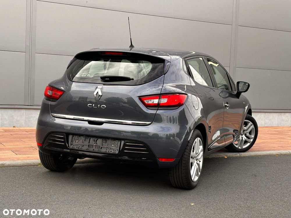 Renault Clio 1.2 16V 75 LIMITED - 19