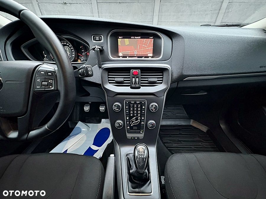 Volvo V40 D2 Momentum - 28