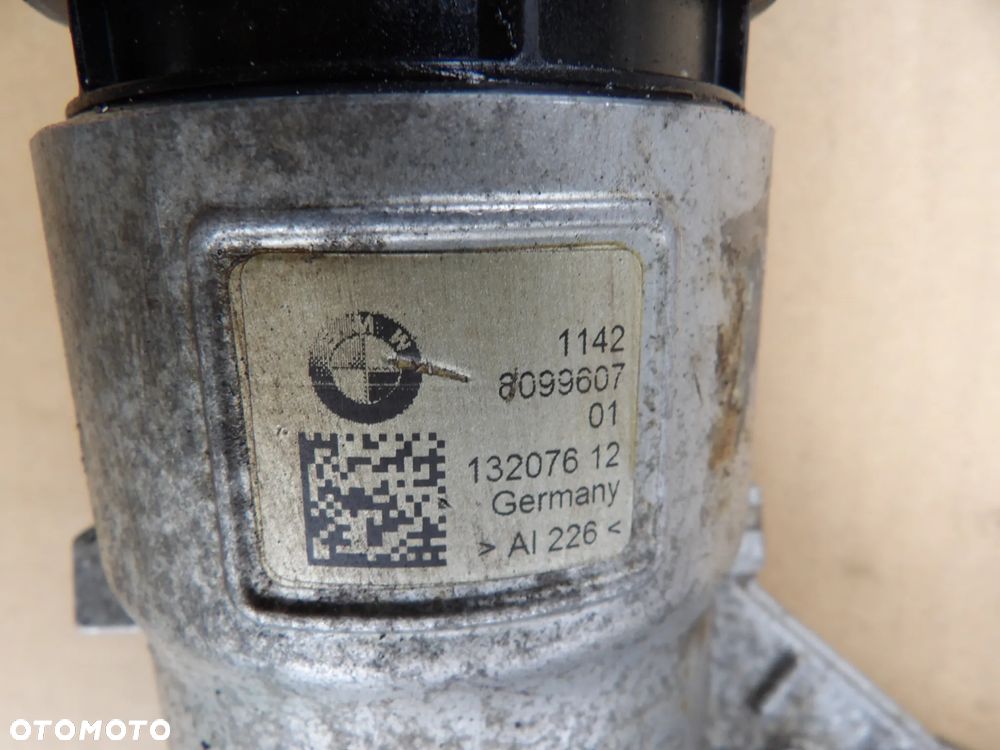 BMW - M3 G80 - PODSTAWA FILTRA OLEJU - 8099607 - 2