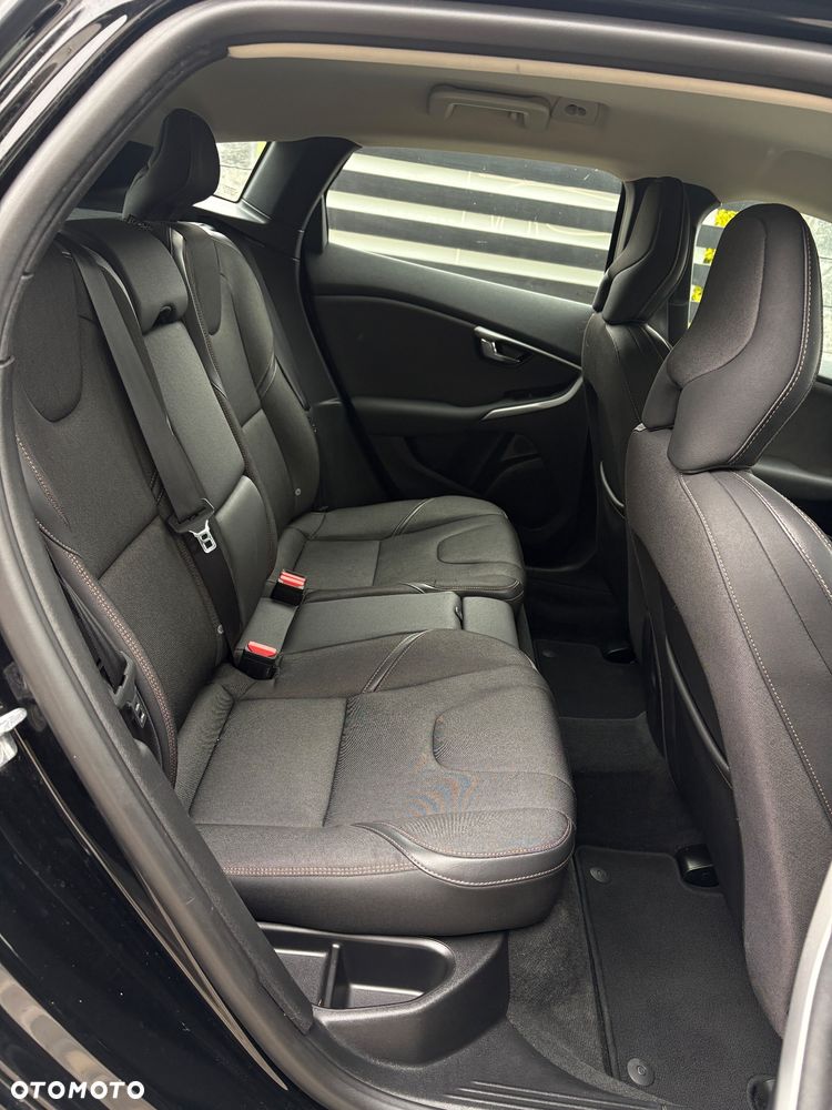Volvo V40 Cross Country D2 Momentum - 17