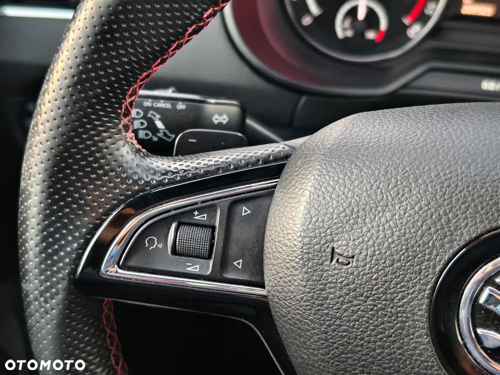 Skoda Octavia 2.0 TDI DSG RS - 13