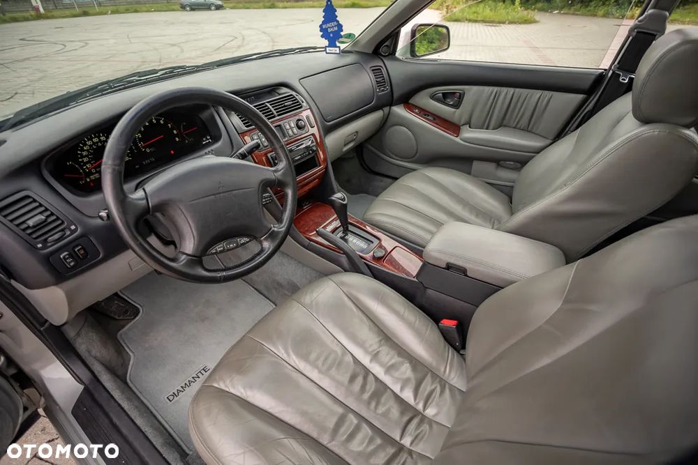 Mitsubishi Diamante - 18