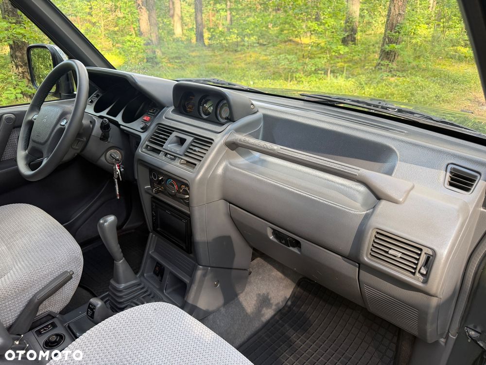 Mitsubishi Pajero - 27