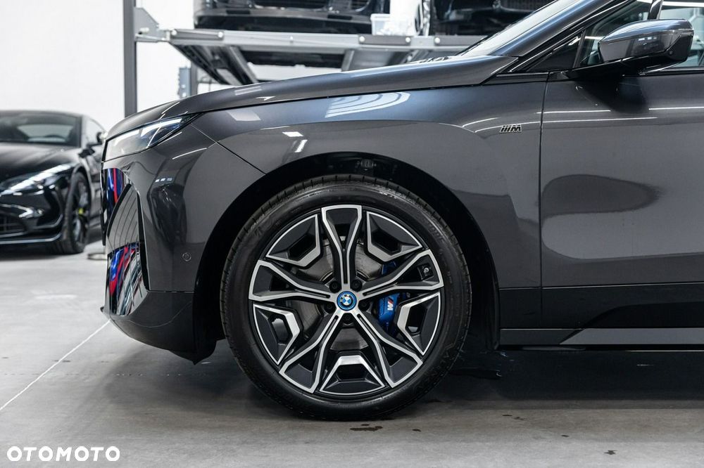 BMW iX - 15