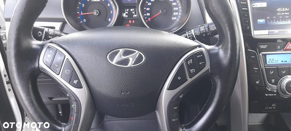 Hyundai i30 blue Kombi 1.6 GDi YES Gold - 9
