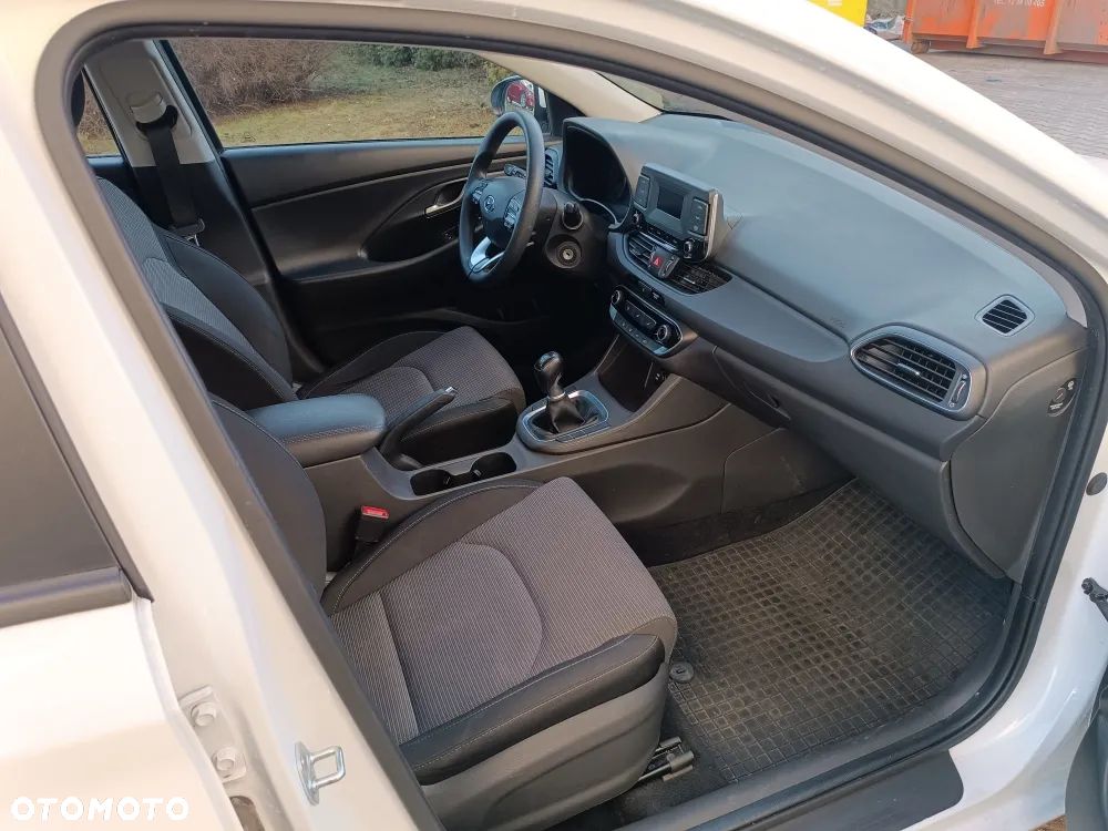 Hyundai i30 1.5 DPI Classic + - 11
