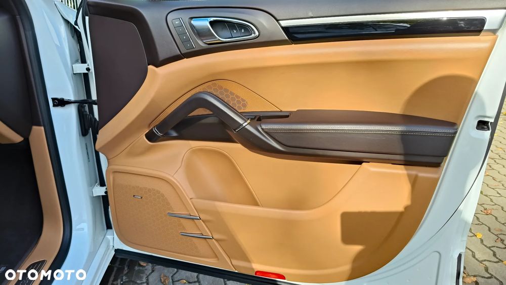 Porsche Cayenne Diesel Platinum Edition - 17