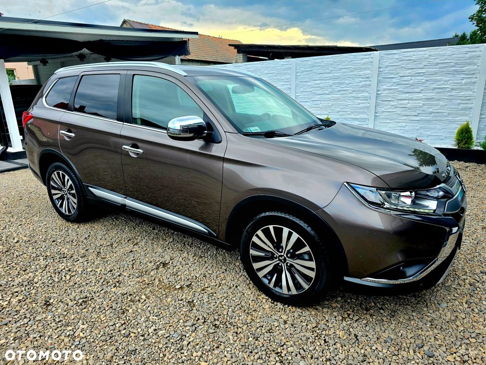 Mitsubishi Outlander 2.0 Instyle + 4WD CVT - 33