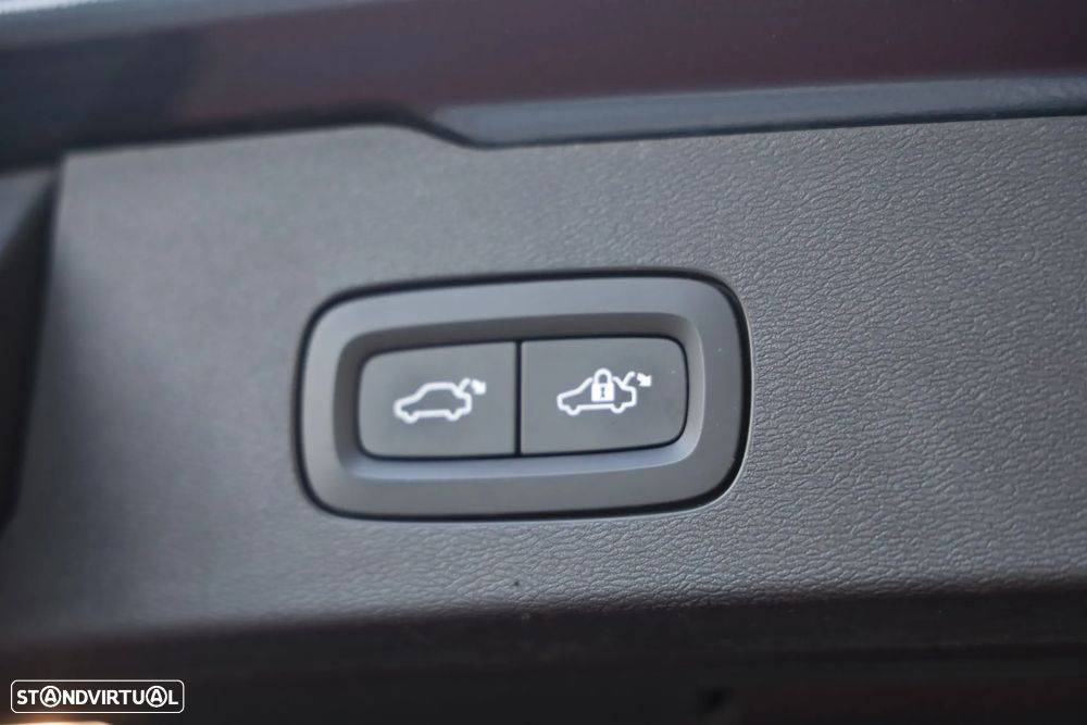 Volvo V60 2.0 T8 AWD TE R-Design - 29