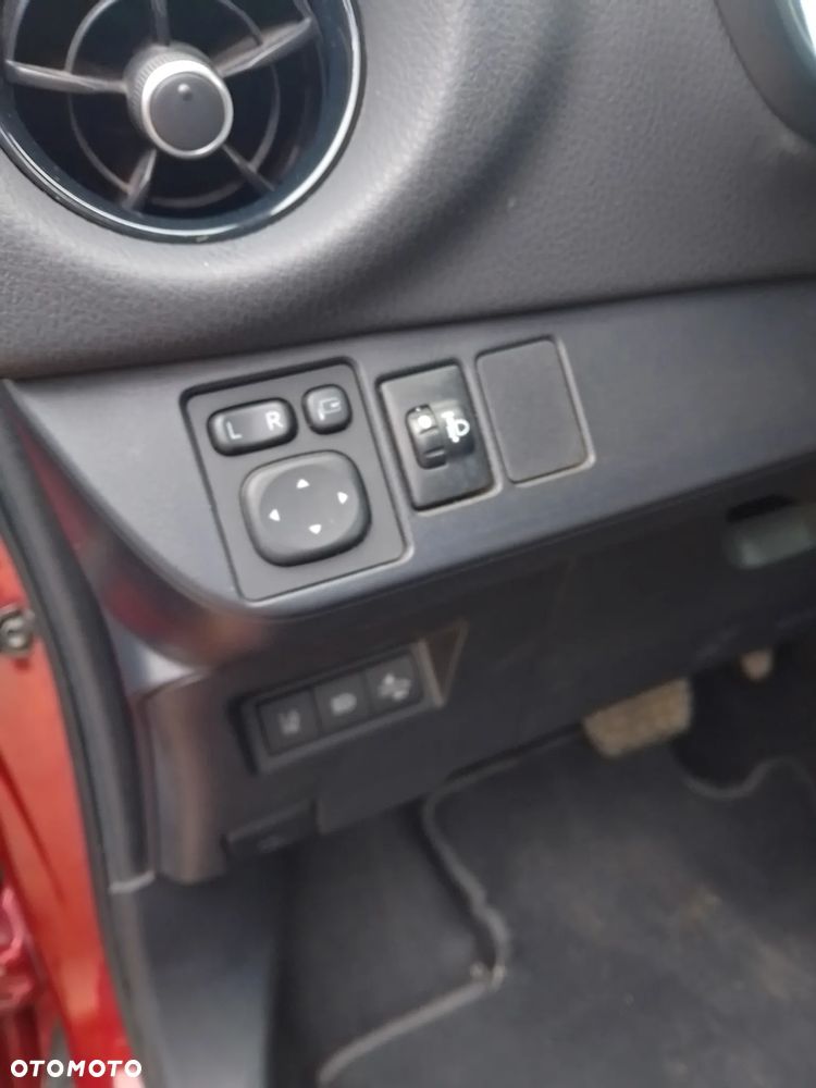 Toyota Yaris Hybrid 100 Dynamic - 10