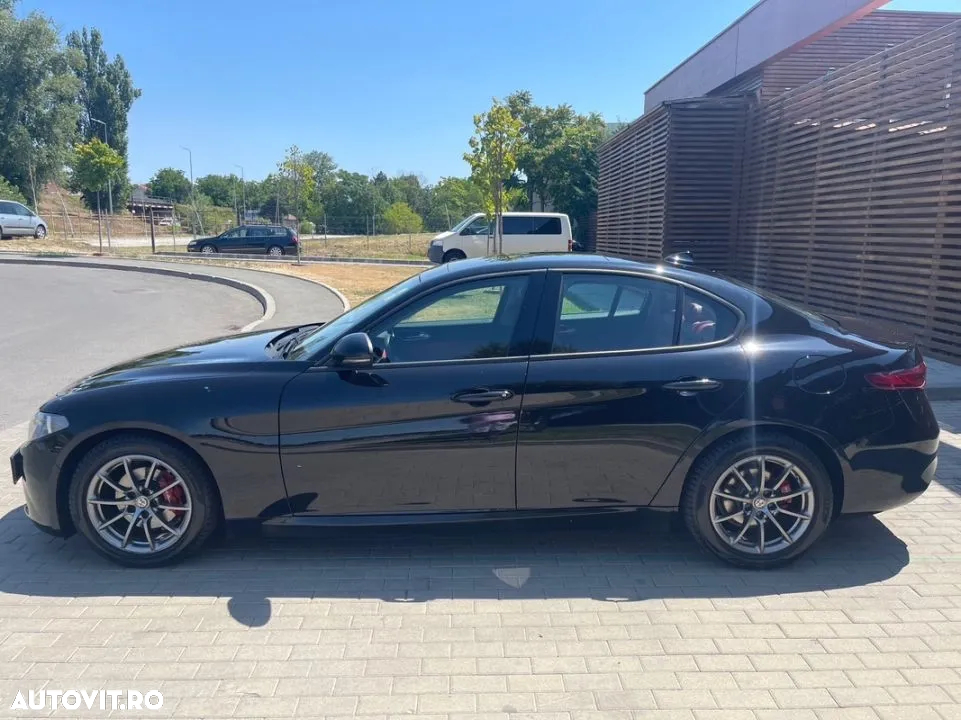 Alfa Romeo Giulia 2.0 Turbo 16V AT8 - 13