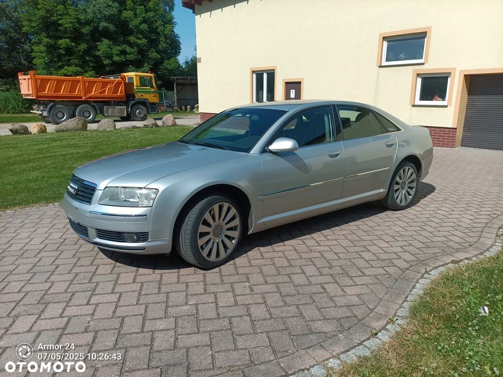 Audi A8 4.2 Quattro - 1