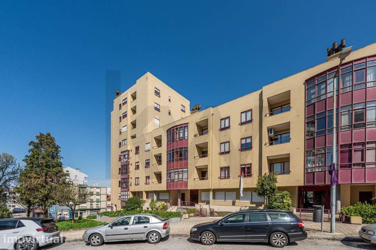 Apartamento T4 transformado em T3 - Grande imagem: 5/35