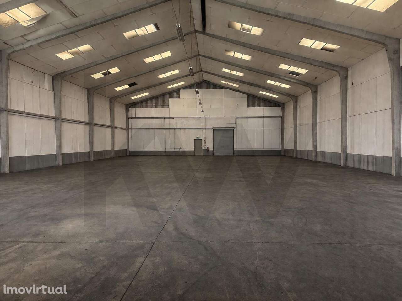 Armazém com 700m2 para arrendamento na Maia - Grande imagem: 4/5