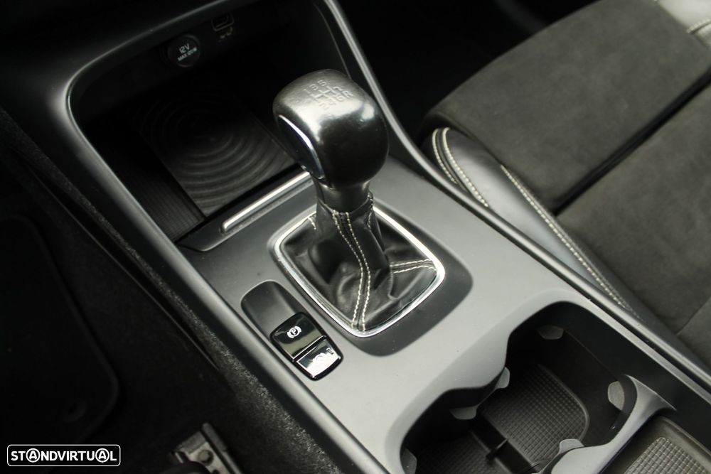 Volvo XC 40 1.5 T3 R-Design Tech Edition - 21